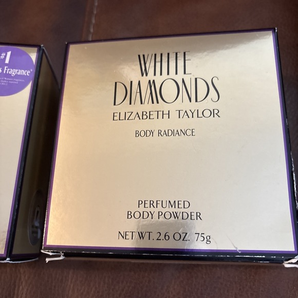 (2) WHITE DIAMONDS Elizabeth Taylor, 2.6 oz Perfumed Body Powder Women NEW - Picture 2 of 6